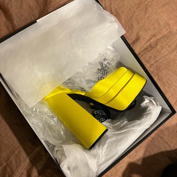 Versace medusa satin platform pumps yellow size 39 - Picture 3 of 8